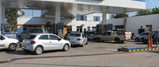 Las estaciones de servicio tendrán que informar en los surtidores si cobran tasas municipales