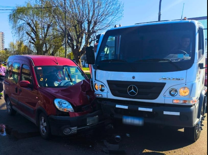 Accidente vehicular sin heridos en el Triángulo de Bernal