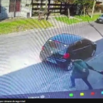 Terrible ataque de motochorros a una mujer la arrastraron para robarle la cartera