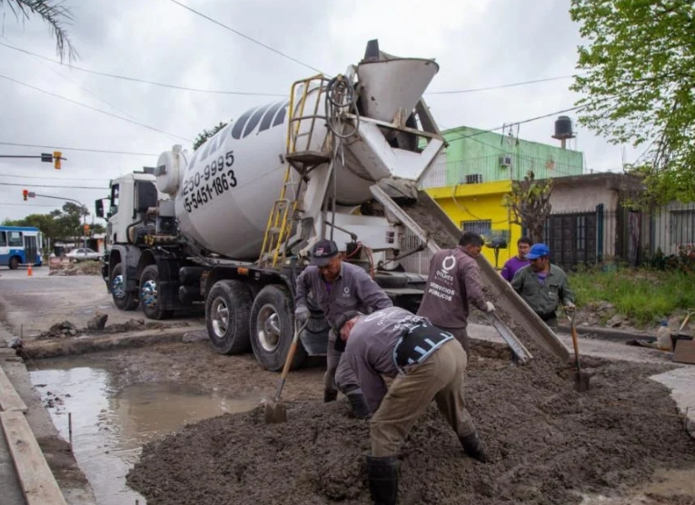 Se realizaron trabajos de bacheo y reparación de pavimento en el barrio La Matera
