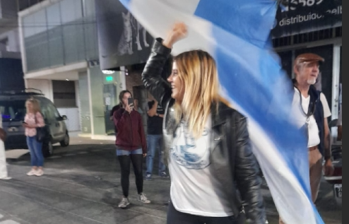Estefanía Albasetti aseguró que los que iniciaron el altercado son parte de la institución, y dijo que las agrupaciones de izquierda y radicales “están buscando un muerto”