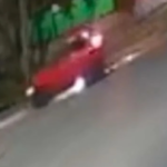 Un automovilista chocó a una moto y la arrastró por dos cuadras: Buscan testigos