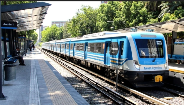 Trenes: Demoras por medida de fuerza gremial circulan a 30 km por hora