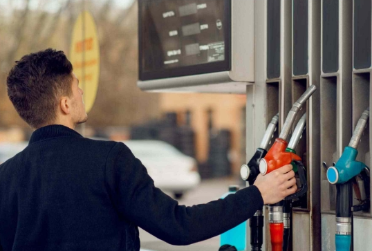 Habilitarán el autoservicio de combustible en estaciones de servicio