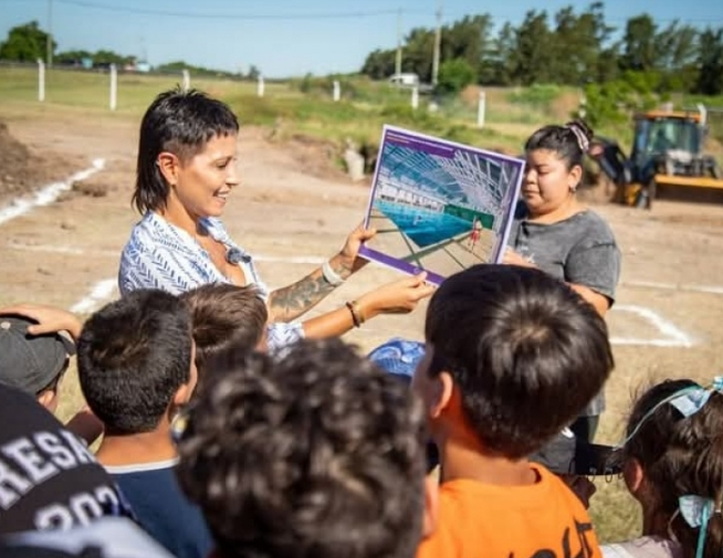 Mayra Mendoza anunció la construcción de un nuevo natatorio municipal en San Francisco Solano