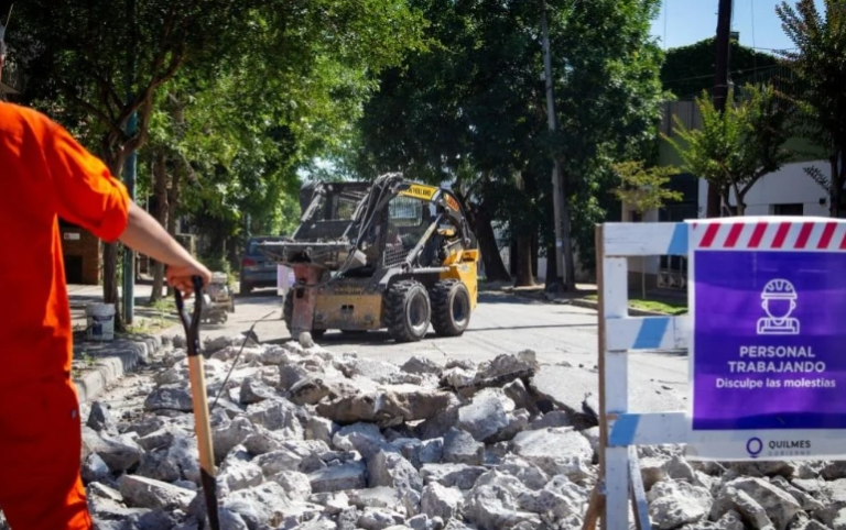 Siguen los trabajos de bacheo y tomado de juntas y fisuras