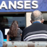 Malas novedades para los jubilados: ¿quiénes podrían quedarse sin el bono de $70.000 en marzo?