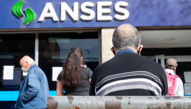 Malas novedades para los jubilados: ¿quiénes podrían quedarse sin el bono de $70.000 en marzo?