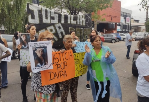 Escandalo y protesta en el Hospital Oller por una empleada detenida y acusada de robar medicamentos «Es inocente»