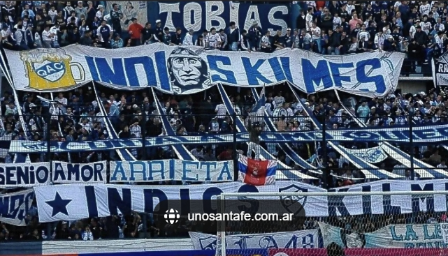 Hinchas de Quilmes se suman a la marcha de los jubilados en Congreso