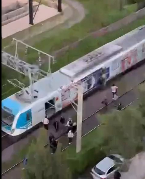 Milagro en las vías del tren en Quilmes, una mujer fue embestida y salió ilesa