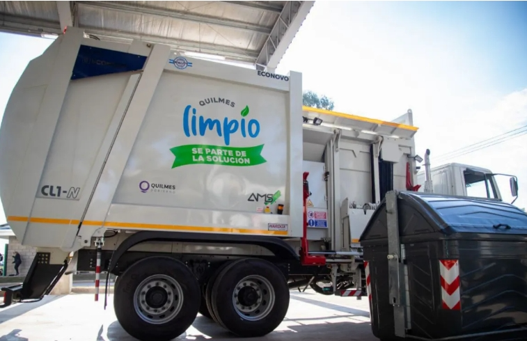 Servicios públicos:presentaron un nuevo camión de carga lateral y 300 contenedores