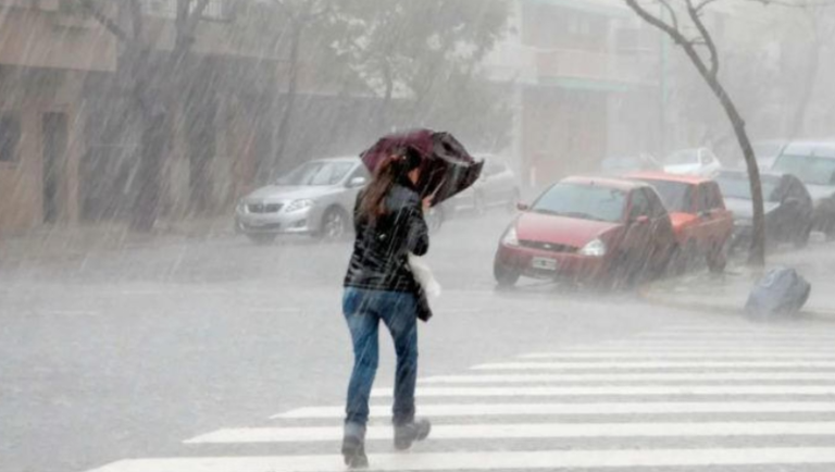 Drástico cambio de clima en Buenos Aires con fuertes tormentas y posible caída de granizo: qué zonas están bajo alerta
