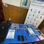 Dos detenidos tras decomisar un arsenal de armas tumberas en allanamiento en Ezpeleta