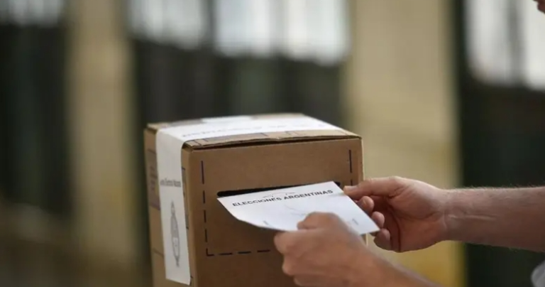 Quién gana las elecciones legislativas 2025, según las tres últimas encuestas